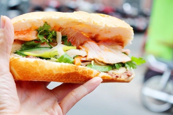Không gian ấm cúng và cổ điển tại Bánh Mì Như Lan