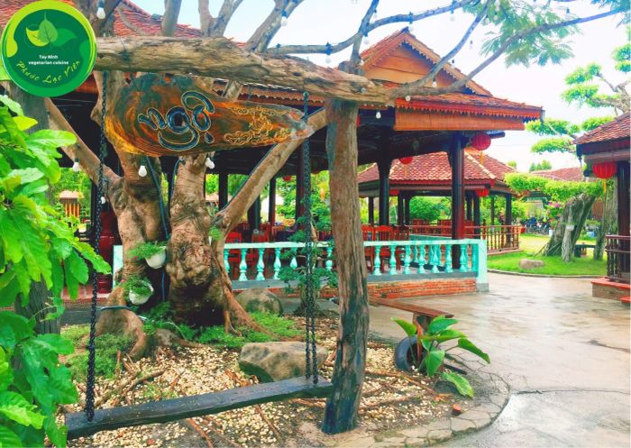 Không gian thanh tịnh tại Ẩm Thực Chay Phước Lạc Duyên (Ảnh 1)