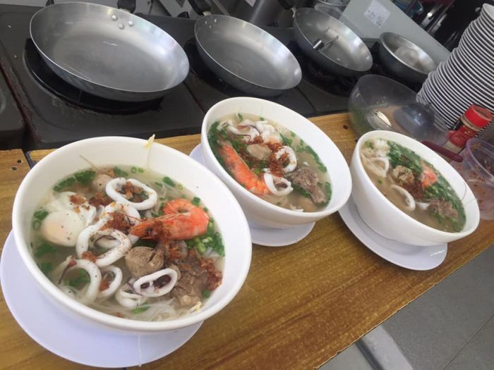 Hình ảnh món hủ tiếu mực thơm ngon tại Tư Hường