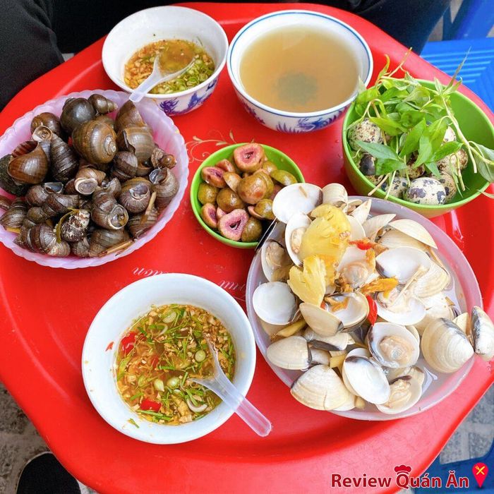 Quán Ốc Bà Câm - Hương Vị Độc Nhất, Đậm Đà, Mộc Mạc Giữa Tâm Hồn Hà Nội