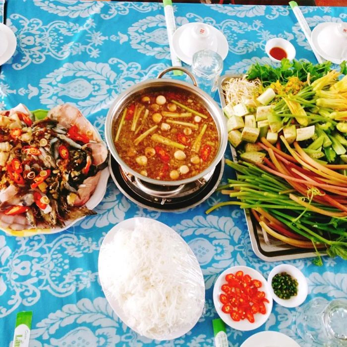 Hình ảnh nồi lẩu mắm đặc trưng tại quán