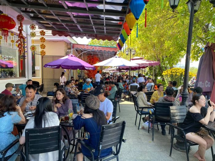 Góc làm việc sáng tạo tại Bella Coffee