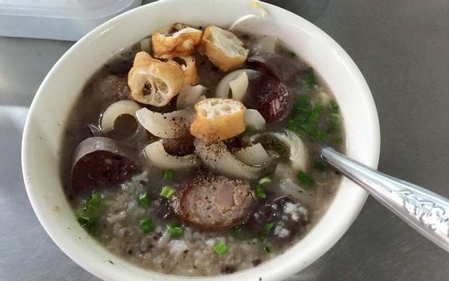Hình ảnh đặc sắc về tô cháo lòng Phù Đổng Thiên Vương