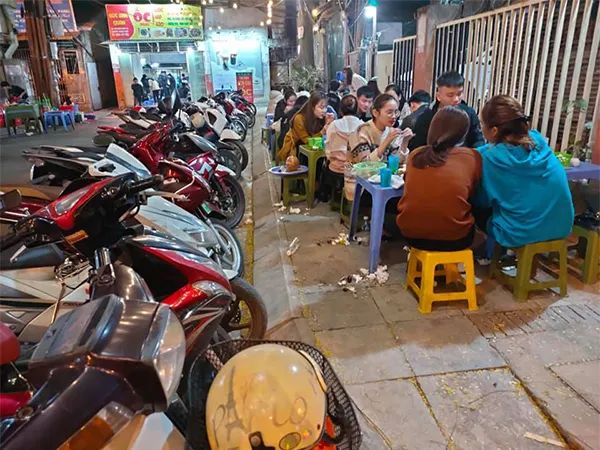 Không gian ấm cúng tại Đức Anh Quán Ốc
