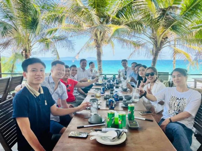 Bữa tiệc hải sản tươi sống đầy màu sắc tại Nhà hàng Quyết Thắng