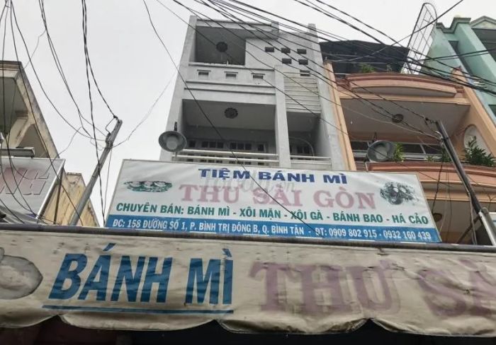 Những ổ bánh mì vàng ruộm hấp dẫn tại quán