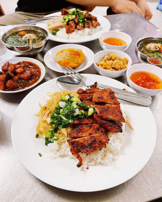 Hình ảnh Coca House - Cơm Tấm Sườn Nướng 1