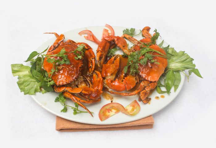 Không gian ẩm thực đậm chất biển tại Lẩu Cua Đất Mũi