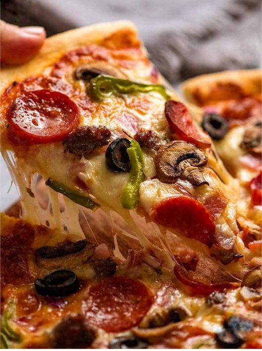Những chiếc pizza thơm ngon và không gian sang trọng tại ATENA Bakery & Café