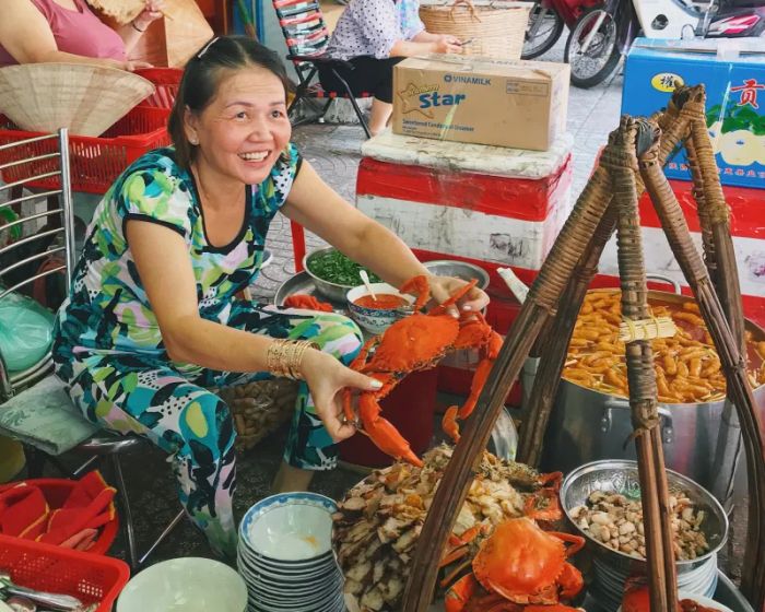 Ảnh 2: Tô bánh canh cua đầy ắp thịt cua tươi ngon tại quán Cô Tư