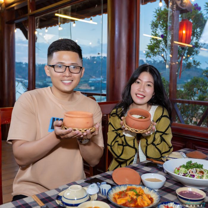 Không gian ấm cúng và món ngon đặc sắc tại Cơm Niêu Đa Phú