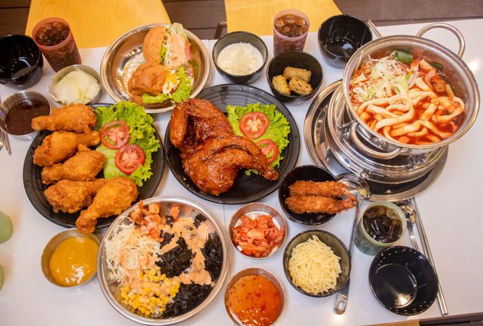 Hình ảnh Chicken Plus Đà Nẵng - không gian ấm cúng