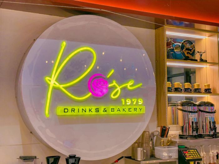 Hình ảnh không gian sang trọng tại Rose 1979 Coffee Bakery