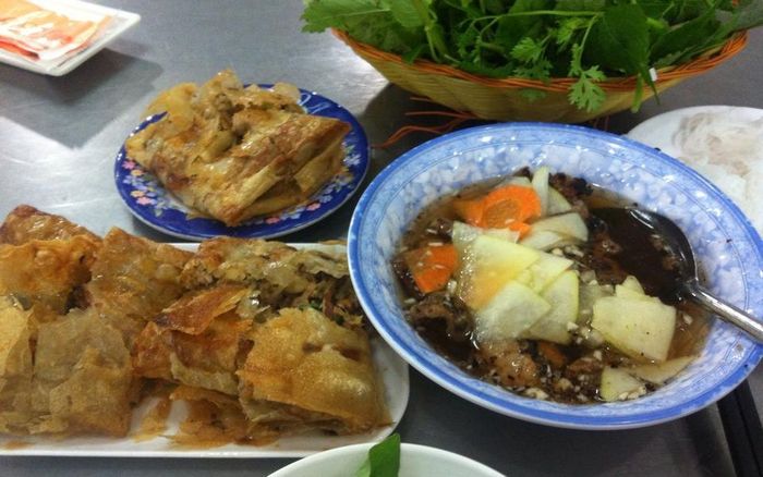 Hình ảnh tô bún chả thơm ngon đặc trưng Hà Nội