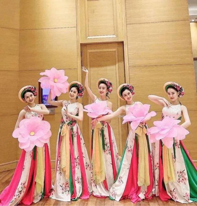 BST trang phục biểu diễn ấn tượng tại Áo dài Thu Nga