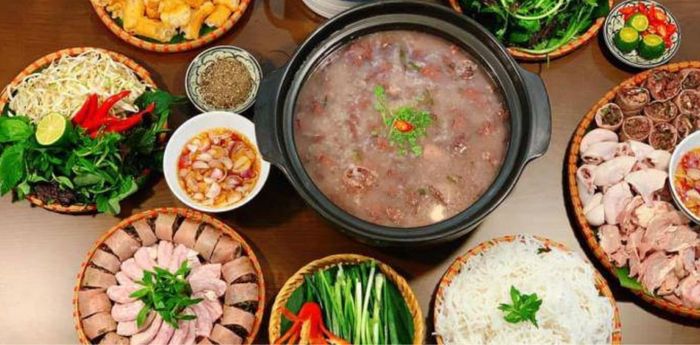 Không gian ấm cúng của quán cháo lòng 374 Lê Văn Sỹ
