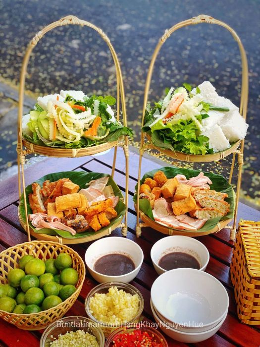 Hình ảnh món bún đậu thơm ngon tại Hàng Khay