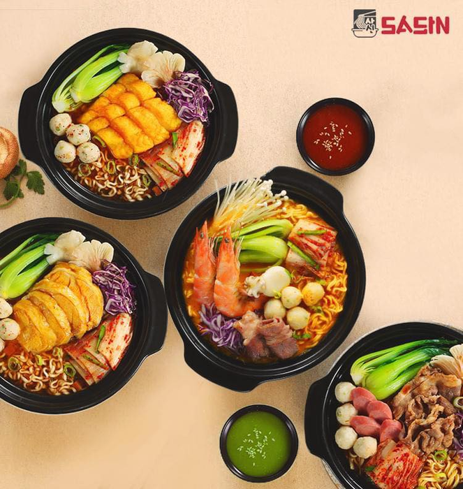 Những tô mì cay bắt mắt với đầy đủ topping tại Mì Cay Sasin Biên Hòa