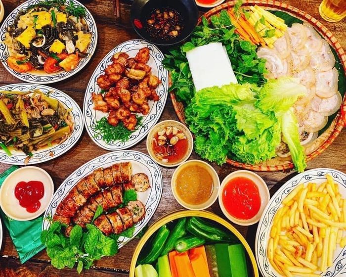 Lương Sơn Quán - Ảnh không gian quán đậm chất hoài cổ