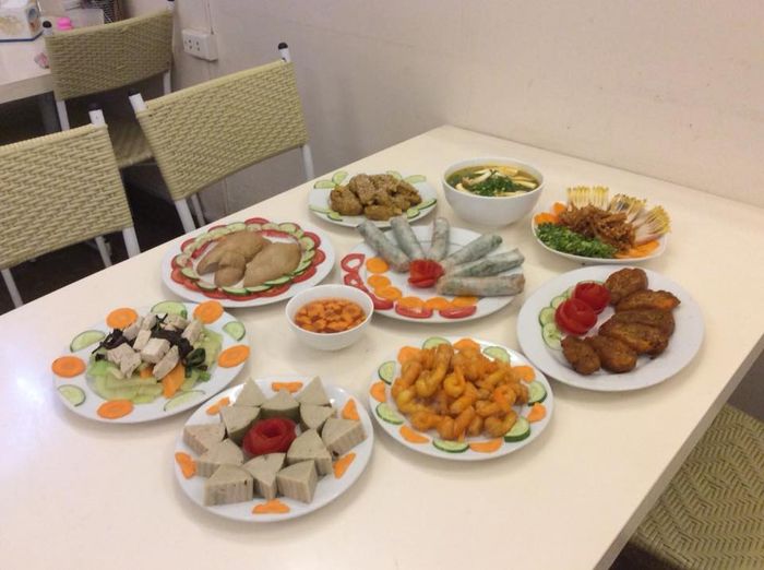 Không gian ấm cúng tại Loving Hut Long Hoa Quán - Ảnh 2