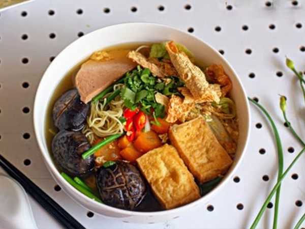 Hình ảnh tô mì hủ tiếu thơm ngon tại Quốc Xương