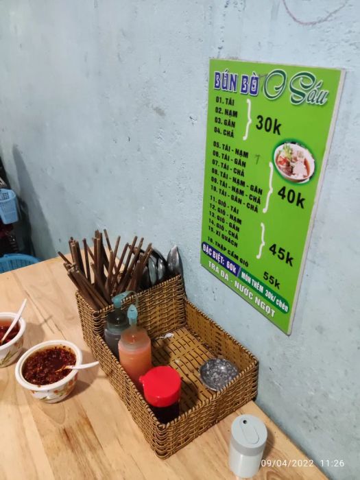 Hình ảnh tô bún bò Huế đặc biệt tại O Sáu