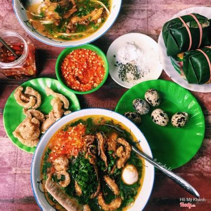 Hình ảnh tô bánh canh cá lóc Dì Hương thơm ngon đậm đà