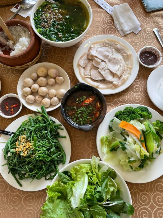 Không gian ấm cúng với niêu cơm vàng ruộm tại Cơm Niêu Như Ngọc