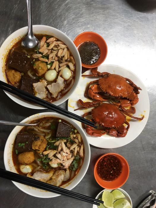 Không gian ấm cúng tại quán Bánh canh cua 73