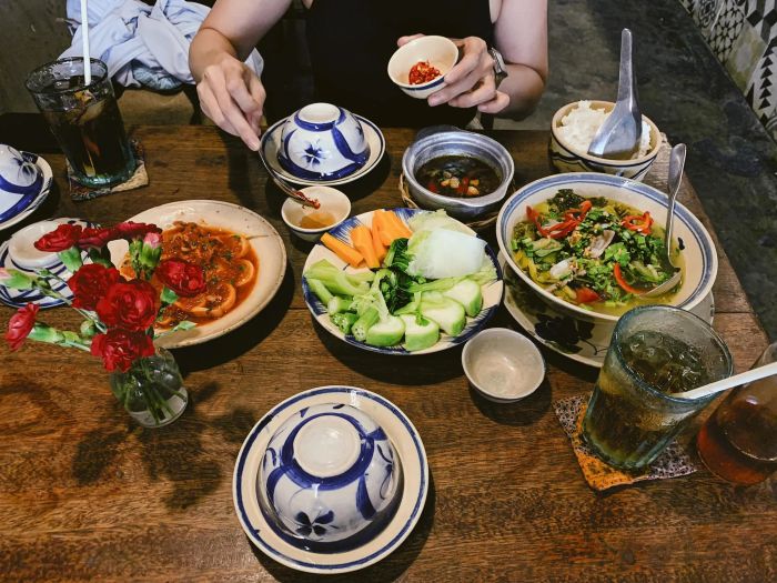 Không gian ấm cúng và món ngon đậm chất quê tại Nhà Tú