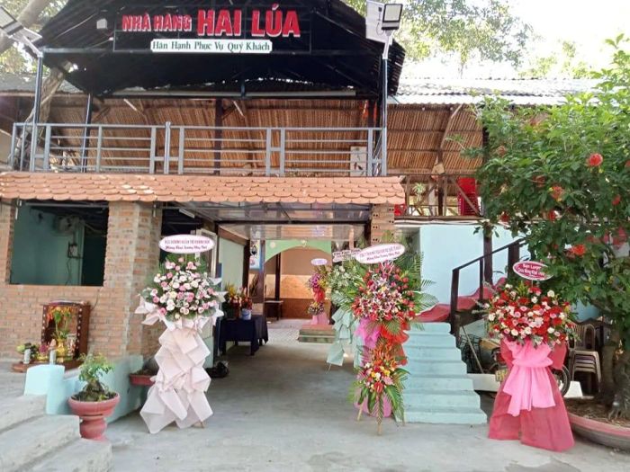 Không gian ấm cúng tại Nhà hàng Hai Lúa (Ảnh 1)
