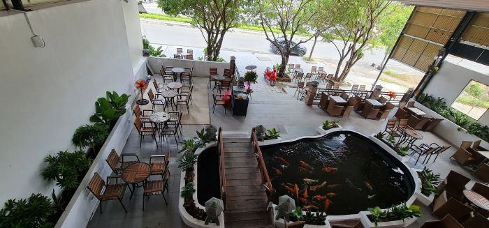 Không gian ấm cúng tại Koi Cafe