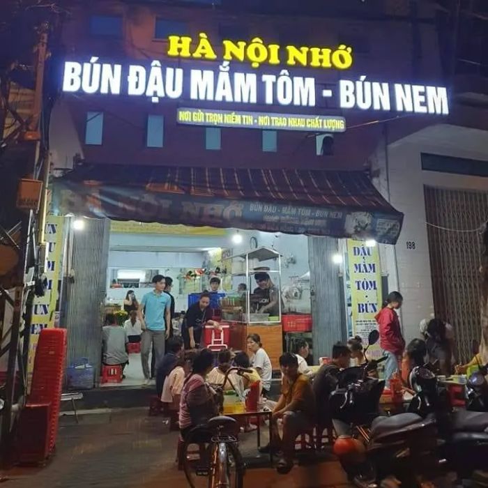 Không gian ấm cúng và món ngon đậm chất Hà Thành