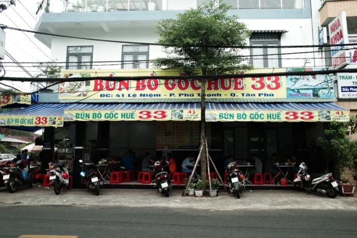 Hình ảnh tô bún bò Huế đặc trưng tại quán 33
