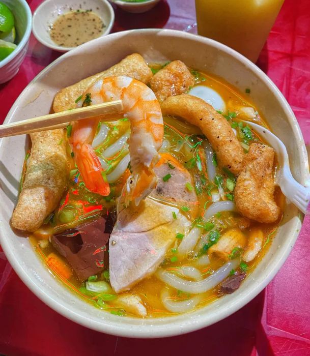 Ảnh chân thực Bánh Canh Cua Út Lệ - góc nhìn sống động 1