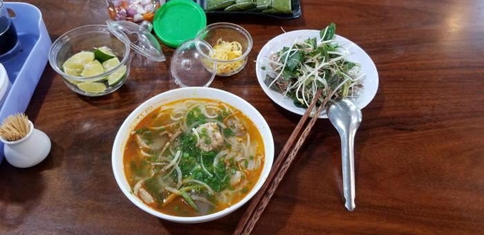 Không gian ấm cúng và món ngon đặc trưng tại Bún Bò Huế Thảo Trúc