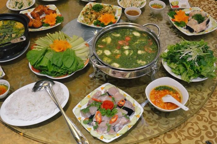 Góc nhìn nghệ thuật về trải nghiệm ẩm thực và không gian văn hóa đặc trưng tại Nhà hàng Hương Quê