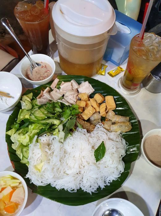 Hình ảnh mẹt bún đậu thơm ngon tại Hà Nội Nhớ