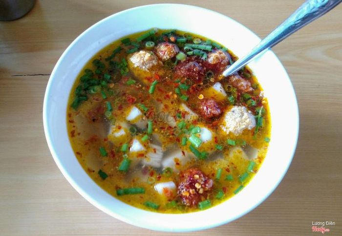 Tô bánh canh Mân thơm ngon với sợi bánh dai mềm hấp dẫn