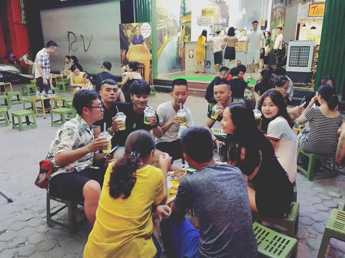 Trà Chanh BỤI PHỐ - TP Vinh ảnh 1 - Khoảnh khắc vàng lưu giữ không gian sống động, nơi từng ly trà chanh trở thành tác phẩm nghệ thuật đầy màu sắc.