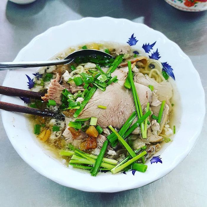 Không gian ấm cúng tại quán Cô Ba