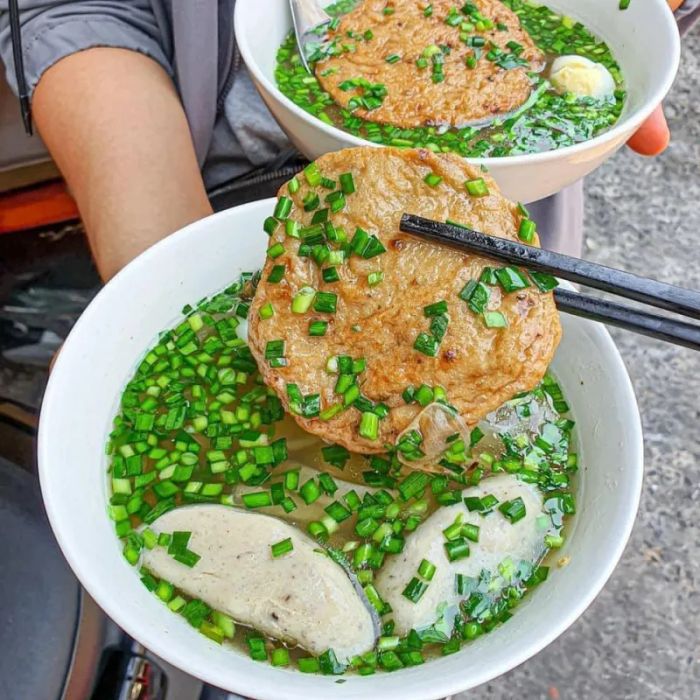 Hình ảnh món bánh canh chả cá đặc trưng tại Má Thủy