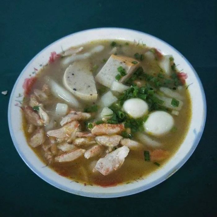 Hình ảnh tô bánh canh cua đặc trưng xứ Huế tại Mạ Tôi