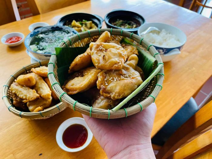 Không gian thanh tao tại Ẩm Thực Chay Long Hoa