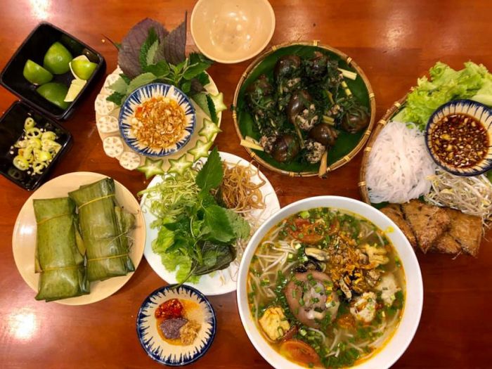 Hình ảnh tô bún riêu thơm ngon đặc trưng tại Bún Riêu Nhà