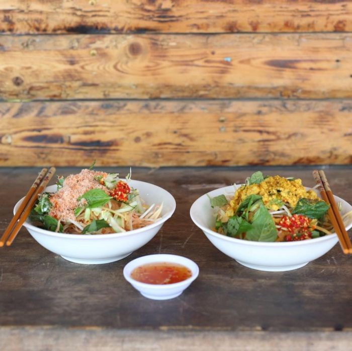 Hình ảnh tô bún kèn thơm ngon đặc trưng tại Út Lượm
