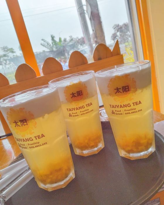 TaiYang Tea ảnh 2 - góc hình đầy màu sắc với những ly trà sữa bắt mắt và không gian vui nhộn đậm chất giới trẻ