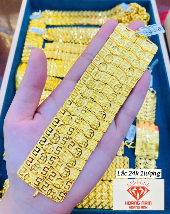 Bộ sưu tập trang sức tinh xảo tại Tiệm Vàng Hoàng Nam