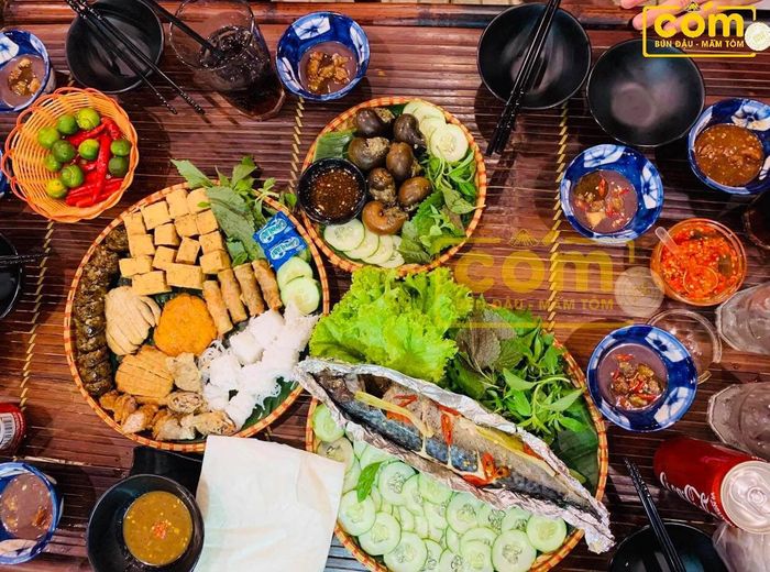 Ẩm Thực CỐM - Góc nhìn nghệ thuật về món bún đậu mắm tôm truyền thống (Ảnh 2)
