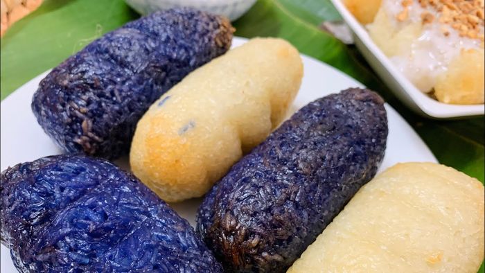 Hình ảnh xôi nếp chuối chiên vàng ươm trình bày nghệ thuật